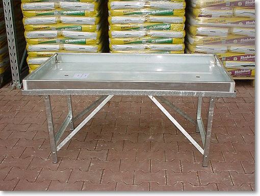 verzinkter Blumenverkaufstisch mit Aluminiumwanne
