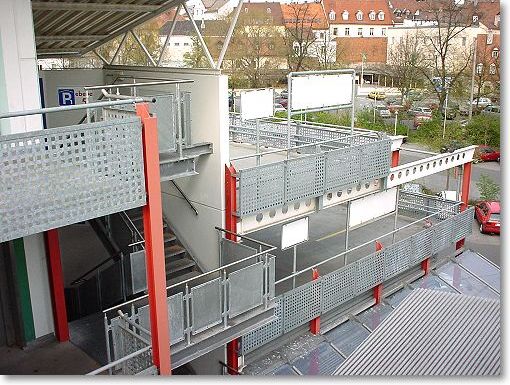 Fassade mit Lochblech
